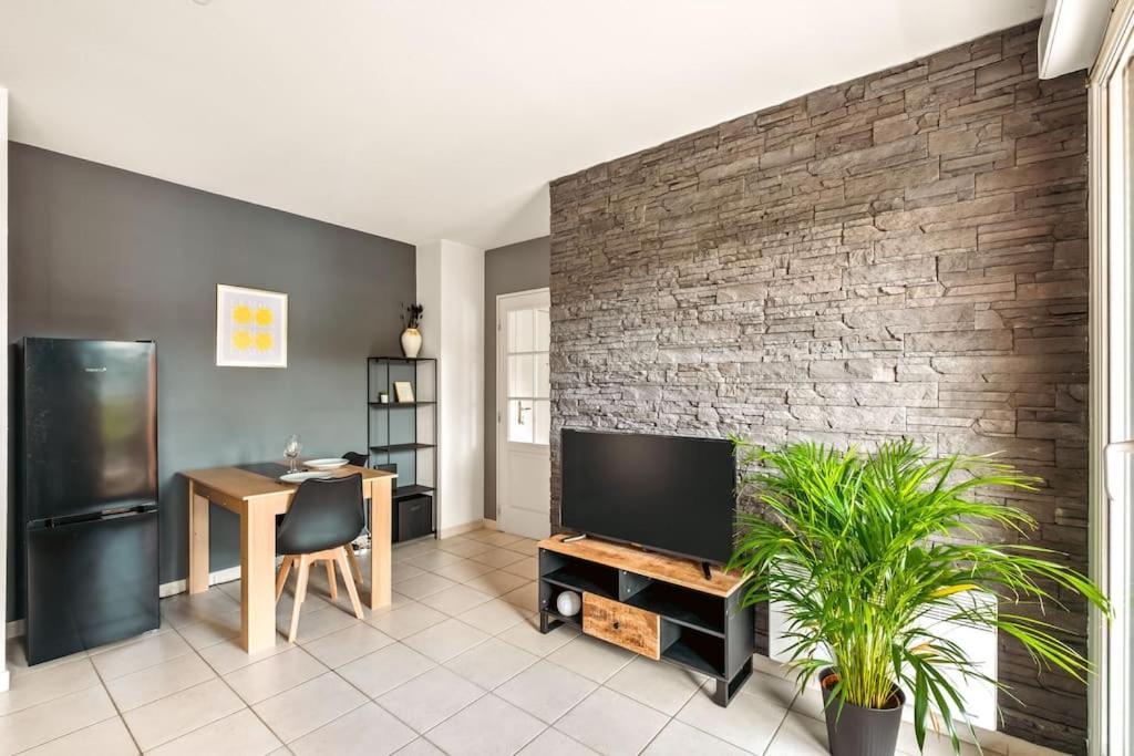 Appartamento T2 Paisible Vaise, Avec Parking Metro Direct Bellecour Lione Esterno foto